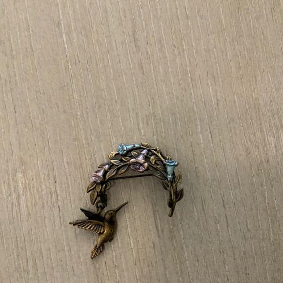 JJ Jewelry - JJ signed Hummingbird Brooch